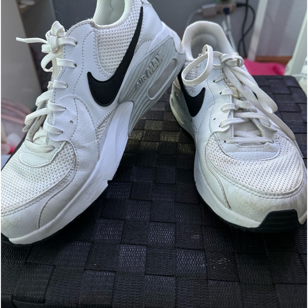 Nike air maxes